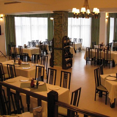 Hotel Orizont Călimăneşti Екстериор снимка