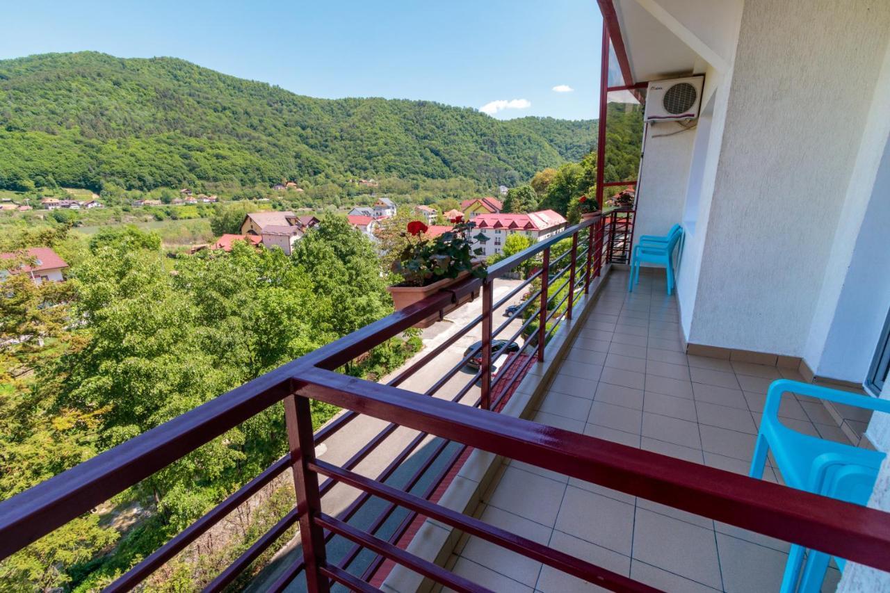 Hotel Orizont Călimăneşti Екстериор снимка