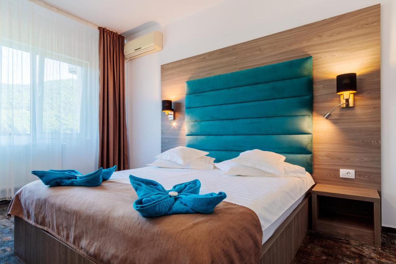 Hotel Orizont Călimăneşti Екстериор снимка
