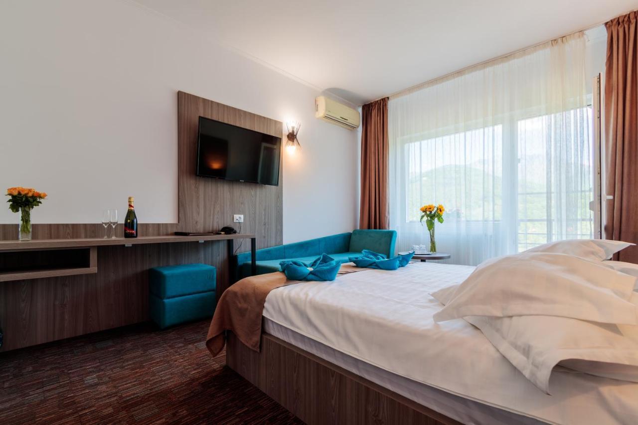 Hotel Orizont Călimăneşti Екстериор снимка
