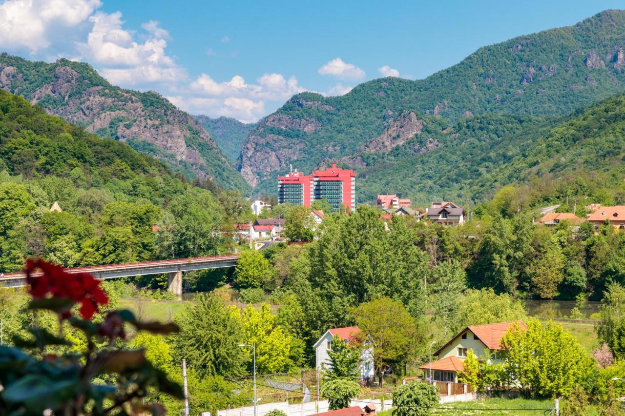 Hotel Orizont Călimăneşti Екстериор снимка