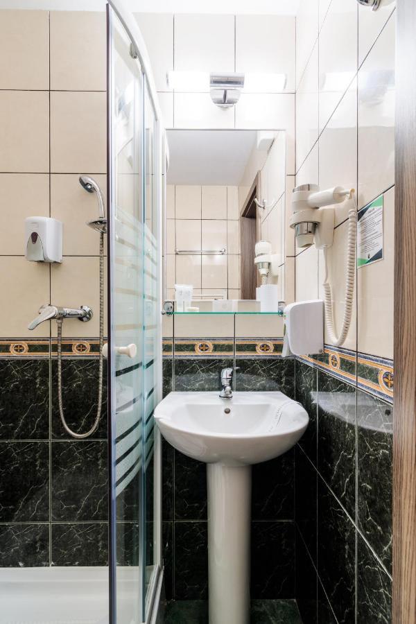 Hotel Orizont Călimăneşti Екстериор снимка