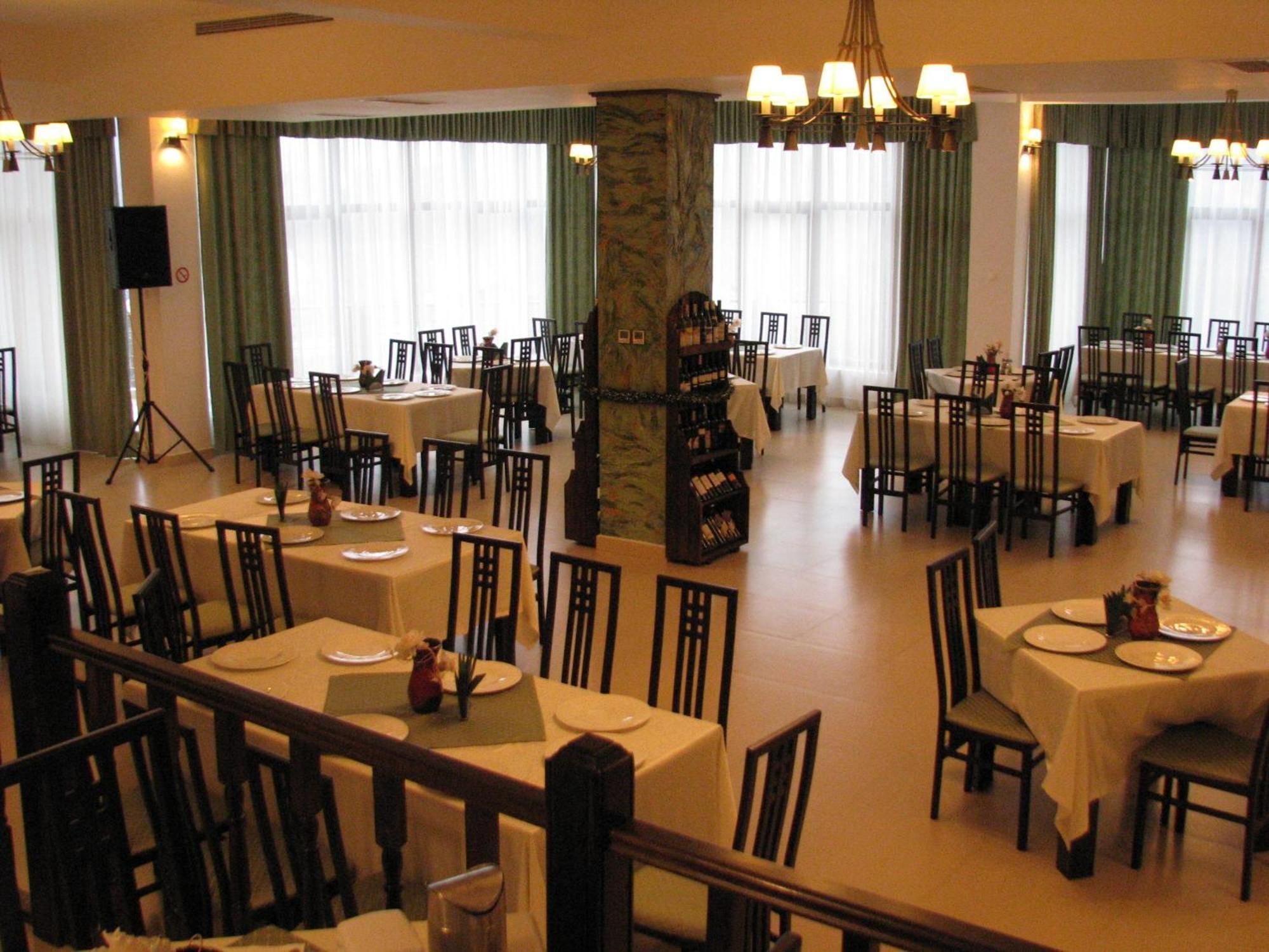 Hotel Orizont Călimăneşti Екстериор снимка