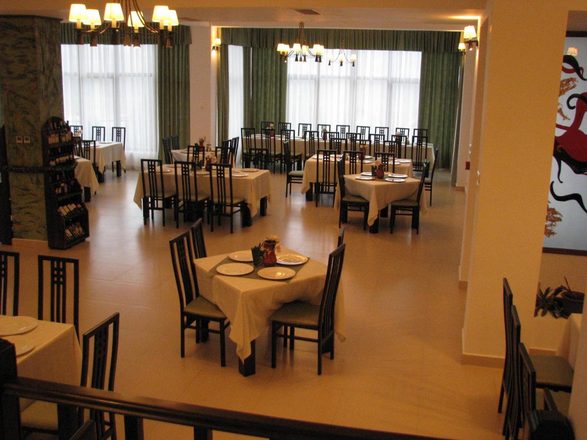 Hotel Orizont Călimăneşti Екстериор снимка