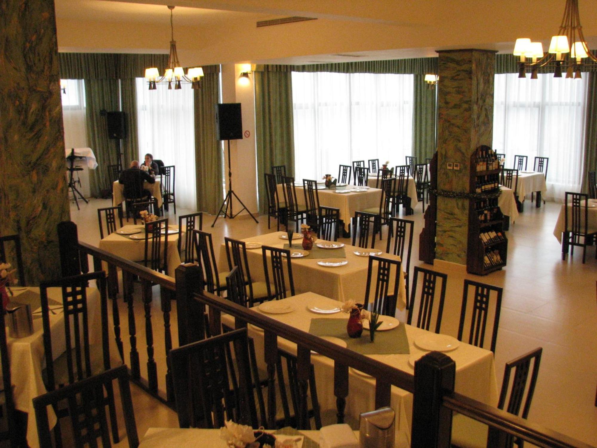Hotel Orizont Călimăneşti Екстериор снимка