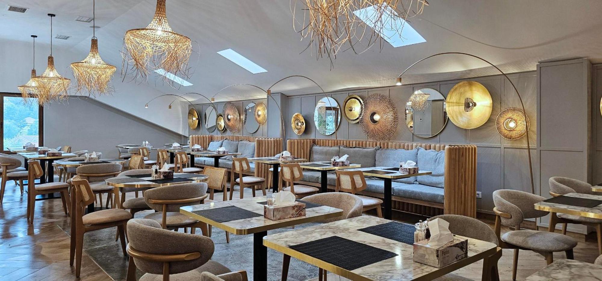 Hotel Orizont Călimăneşti Екстериор снимка