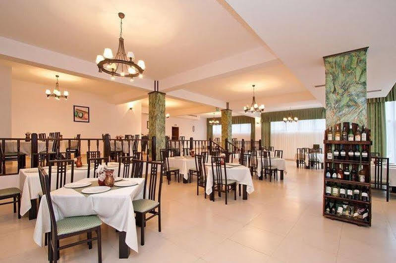 Hotel Orizont Călimăneşti Екстериор снимка