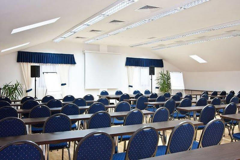 Hotel Orizont Călimăneşti Екстериор снимка